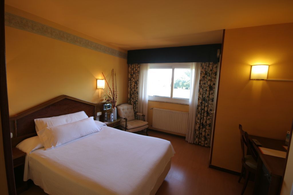 B&B Hotel Oviedo Viella  Exterior photo